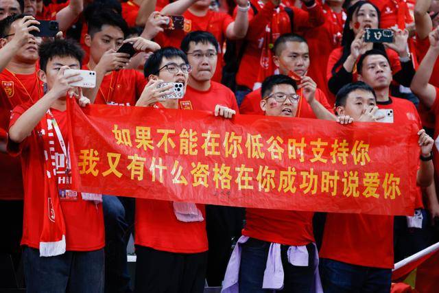 Skip：NBA太偏袒文班 对布伦森做出扎扎垫伦纳德脚的动作却没被吹